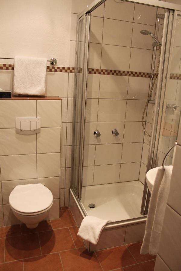 Stadt-Gut-Hotel Zum Rathaus Oberhausen Kültér fotó