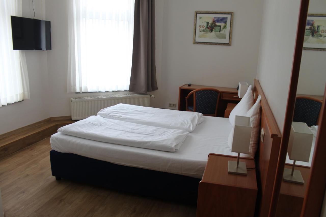 Stadt-Gut-Hotel Zum Rathaus Oberhausen Kültér fotó