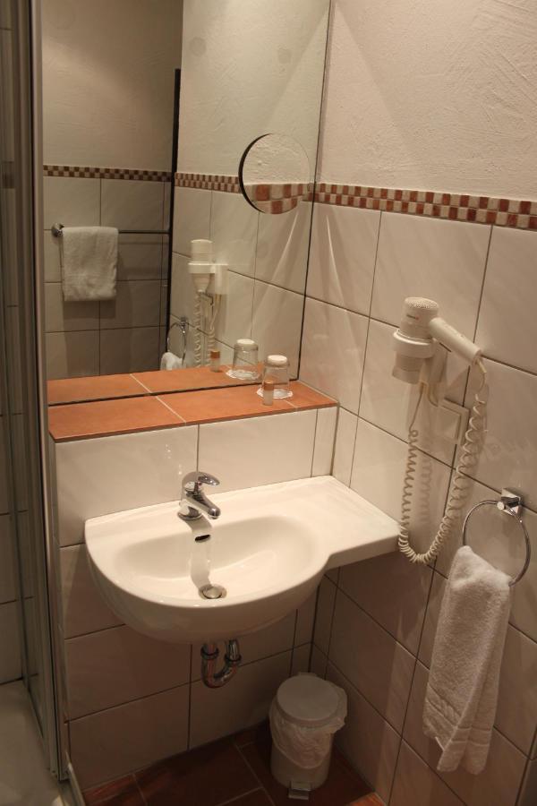 Stadt-Gut-Hotel Zum Rathaus Oberhausen Kültér fotó