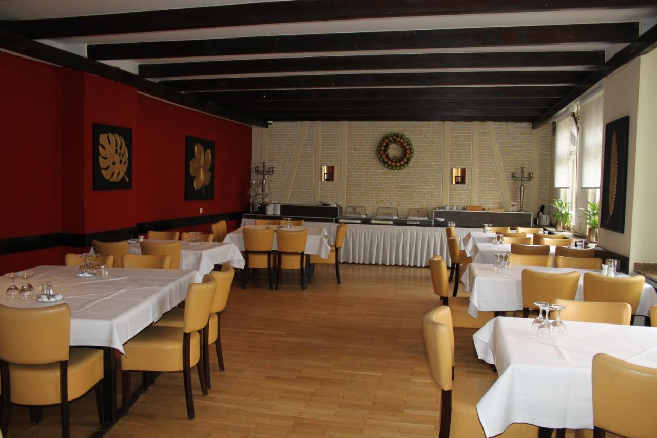 Stadt-Gut-Hotel Zum Rathaus Oberhausen Kültér fotó